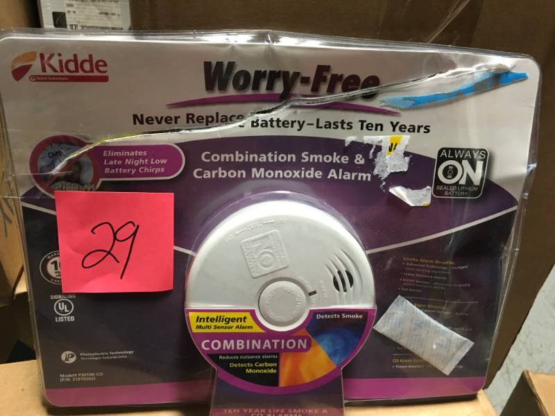 lot 29 image: Kidde 10-Year Sealed Battery Smoke and Carbon Monoxide Combination Detector in good condition