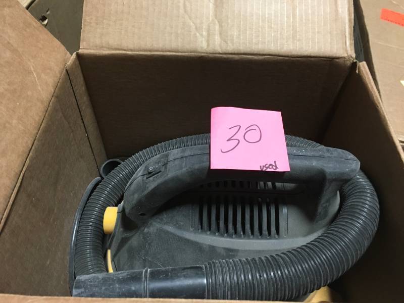 lot 30 image: Stinger WetDry Vac WD2025 USED