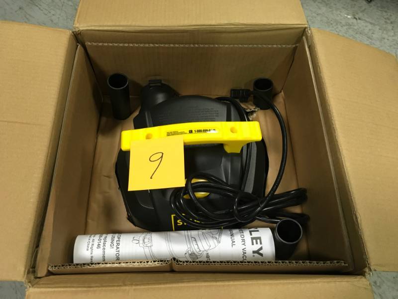 lot 9 image: Stanley 5 Gal. 4.0 Peak HP WetDry Vac in good condition
