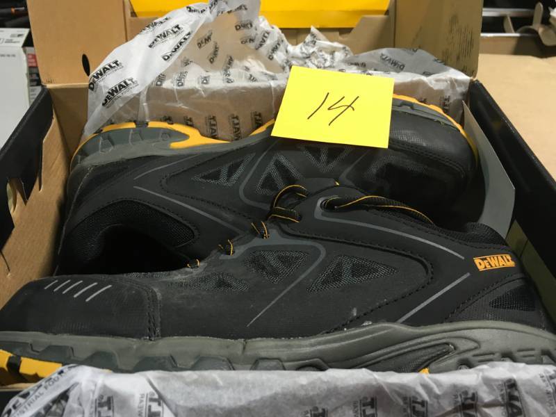 lot 14 image: Dewalt Angle Dxwp84356 Mens 9.5M Black And Yellow Steel Toe Shoes not used