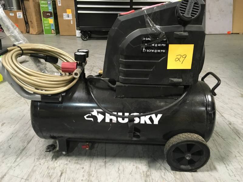 lot 29 image: Husky 8G 150 PSI Hotdog Air Compressor in good condition