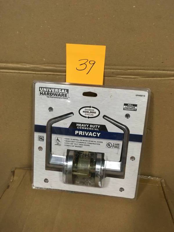 lot 39 image: Universal Hardware Commercial 2-34 in. Satin Chrome Heavy Duty Privacy BedBath Door Lever in good condition