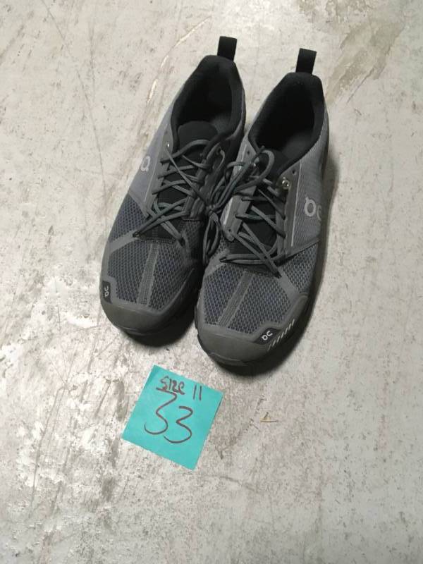 lot 33 image: BLACK TENNIS SHOES SIZE 11 used in good conditions