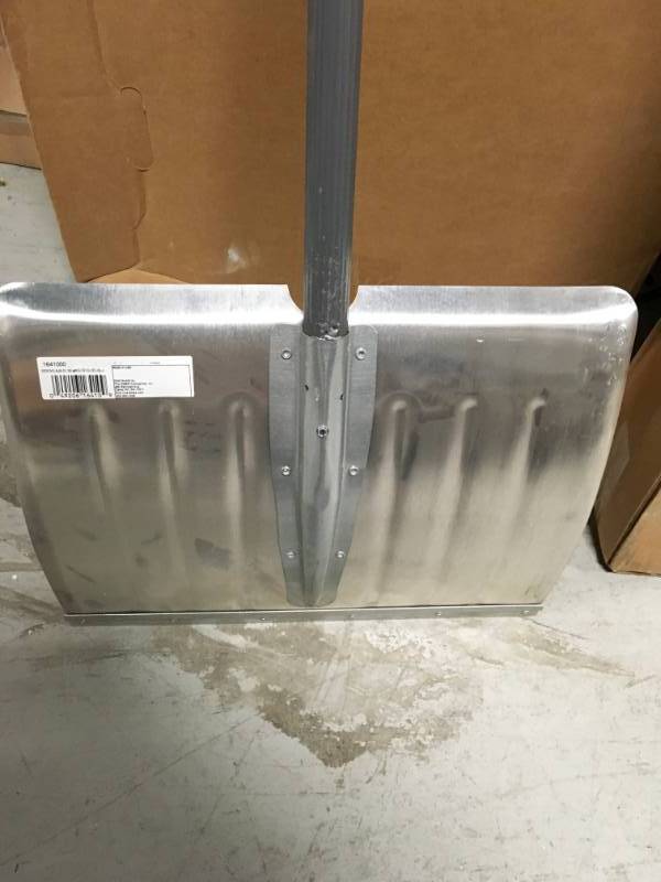 lot 93 image: True Temper 1641000 18 Inch D Handle Aluminum Snow Shovel in good conditions