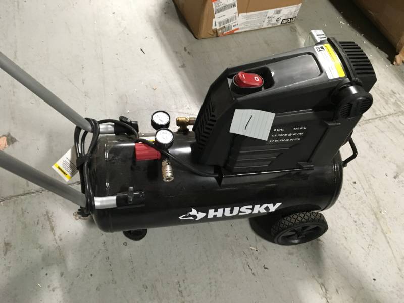 lot 1 image: Husky 8G 150 PSI Hotdog Air Compressor in working conditions