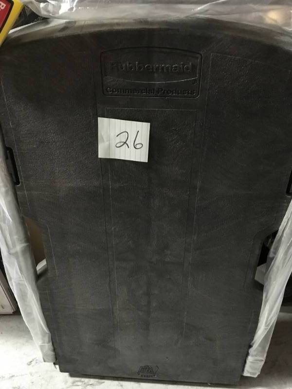 lot 26 image: Rubbermaid FG440120BLA Triple Trolley Hand Truck, 500 lbs Capacity MISSING WHEELS