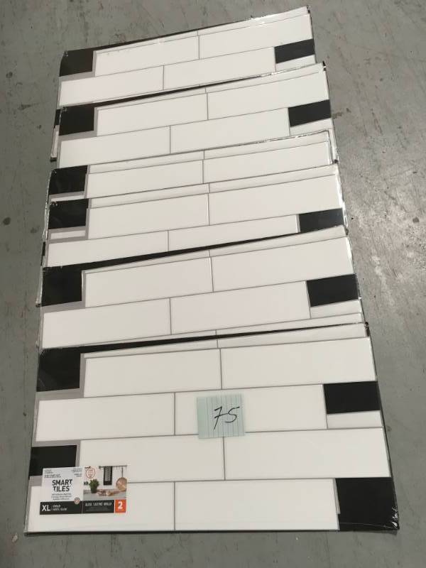 lot 75 image: Smart Tiles Oslo White XL Tile in good conditions