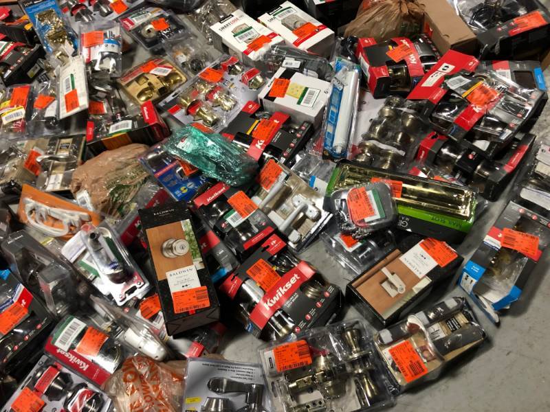 lot 120 image: wholesale Mixed pallets of returns of locks and hardware