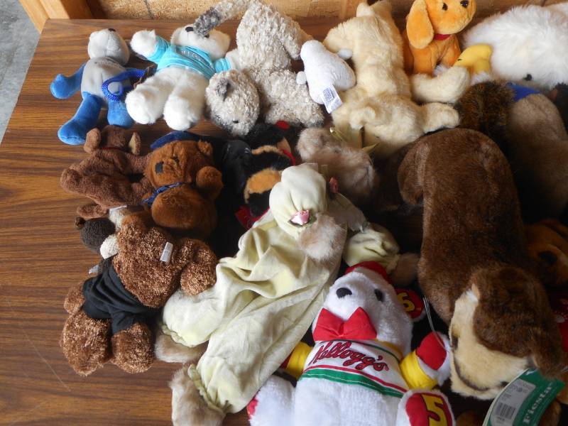 lot 9 image: 20 Premium Stuffed Animals