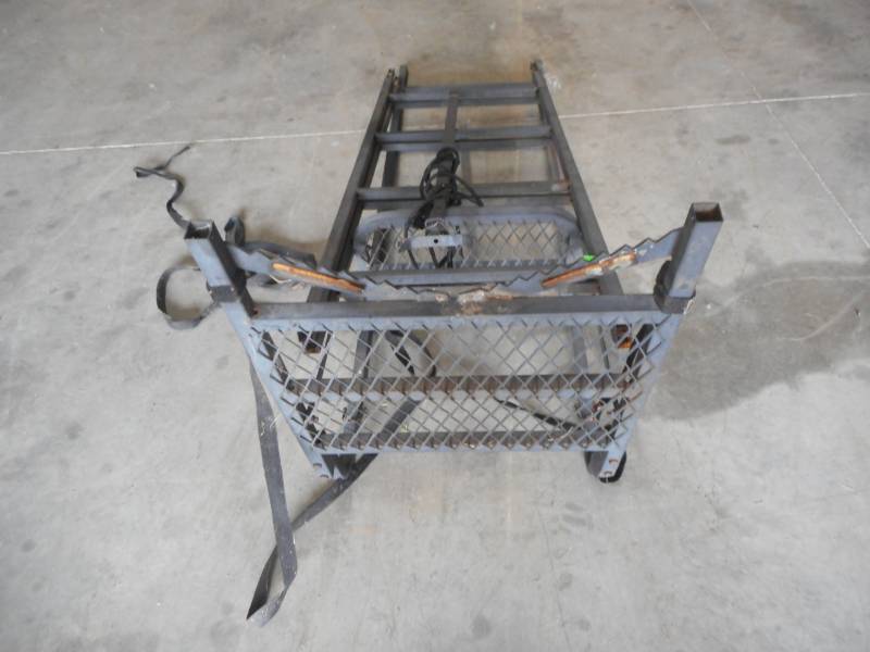 lot 16 image: Hang-On Deer Stand