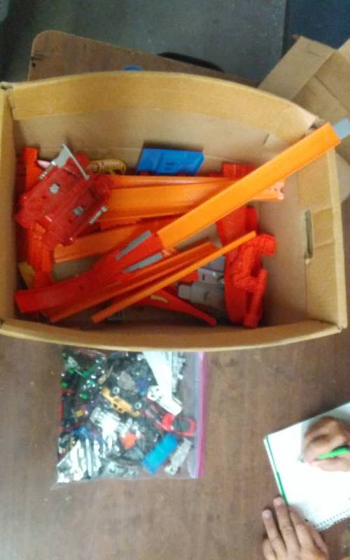 Hot Wheel Race Track Set With 30 Hot Wheels Cars
