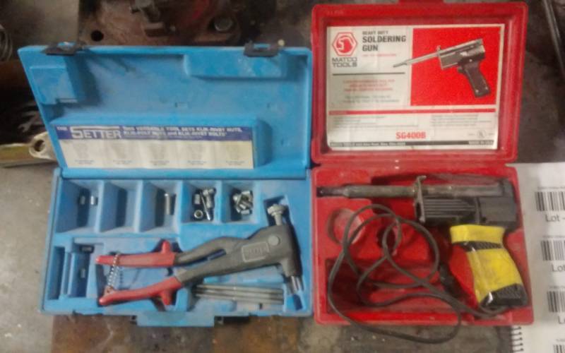 lot 2 image: Matco Klik-Poly Nut & Bolt Gun & Soldering Gun