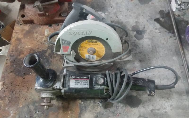 lot 3 image: Snap On Electric Buffer & Skilsaw 7 12