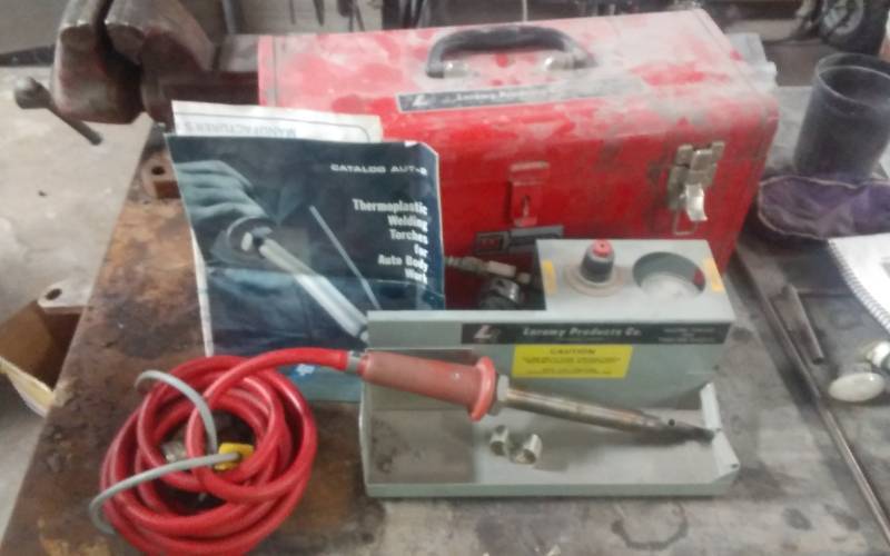 lot 4 image: Thermo-Plastic Welding Torch Kit With Case