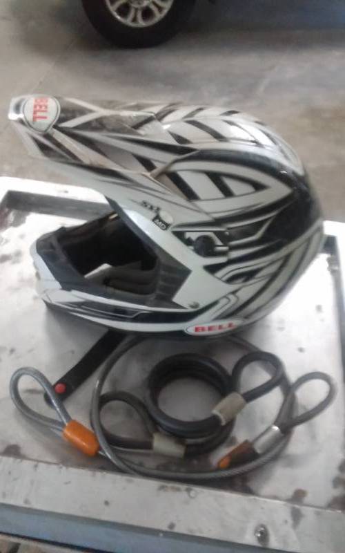 lot 7 image: Bell Adult Size Med. Helmet & 2-Locks