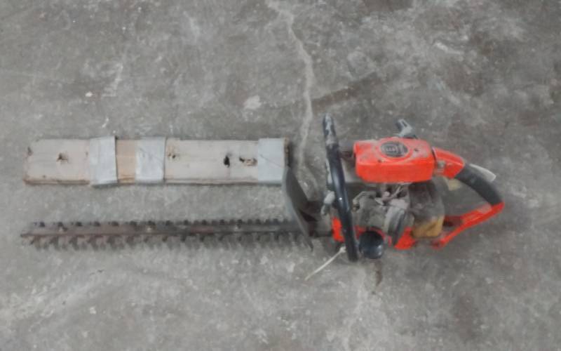 lot 10 image: Echo Gas Hedge Trimmer
