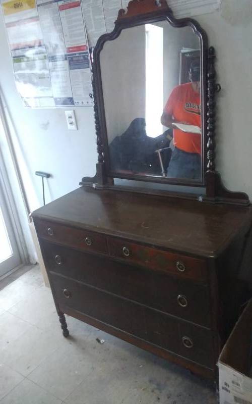 lot 13 image: Vintage 4-Drawer Dresser With Swivel Mirror. 48x22x32 x Mirror 26x30