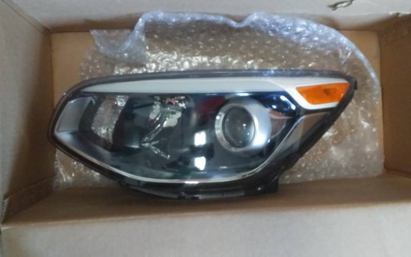lot 16 image: Head Lamp Assembly For 2013 Kia Soul Brown Stone Edition. Drivers Side New OEM