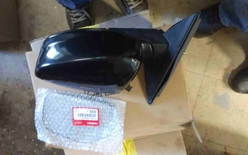lot 23 image: Honda Crosstour Driver Side Rear View Mirror.