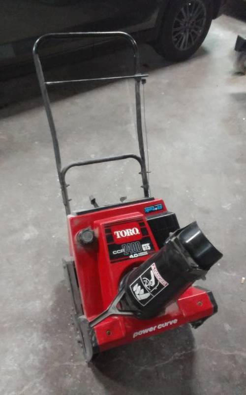 lot 36 image: Toro CCR-24 4.0 Hp Snow Blower- Needs Primer Ball