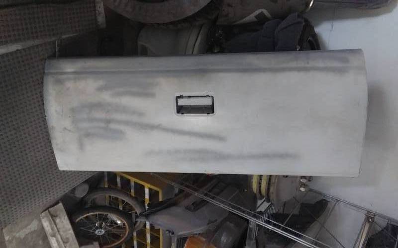 lot 44 image: 1996 Chevy Stepside Tail Gate