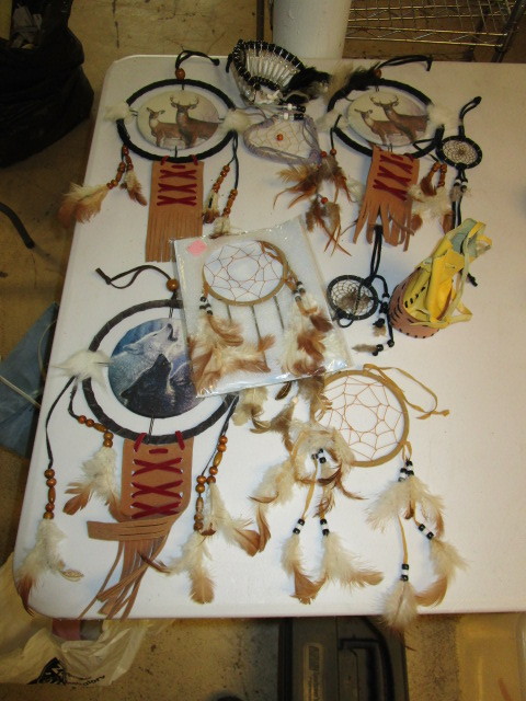 lot 402 image: NATIVE AMERICAN DREAM CATCHERS AND COLLECTABLES