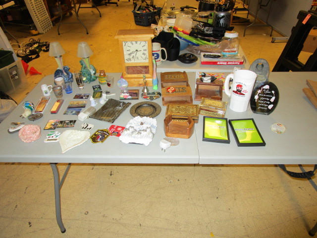 lot 403 image: WOOD CRAFTS, STATE COLLECTIBLES AND MORE