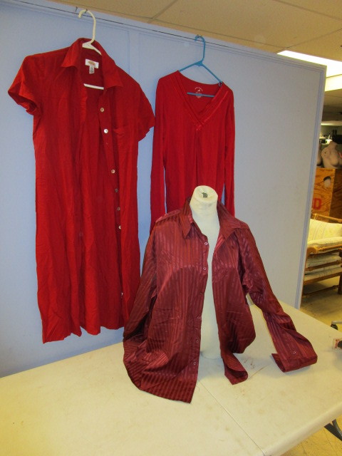 lot 452 image: RED SHIRTS