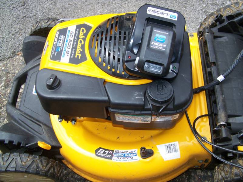 lot 18 image: Cub Cadet, Electric Lawn Mower for PARTSREPAIR