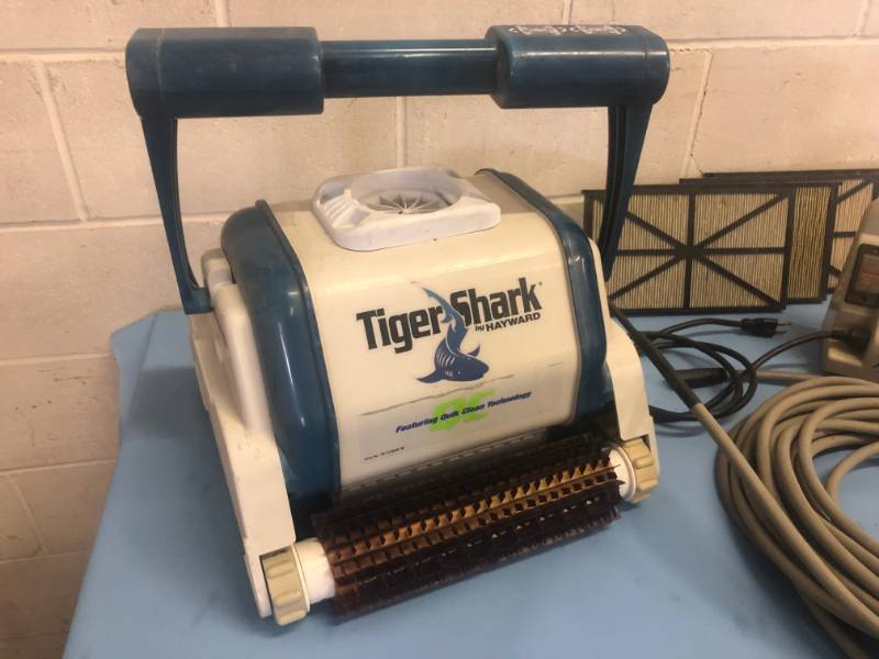 lot 20 image: TigerShark by Hayward, Automatic Robotic Swimming Pool Cleaner