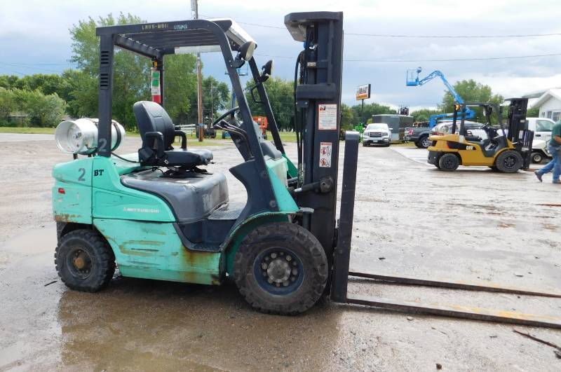 lot 5 image: 2005 Mitsubishi FG25N Forklift