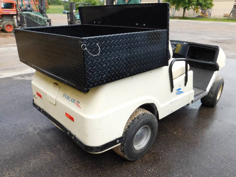lot 13 image: Gas Powered Columbia ParCar Golf Cart