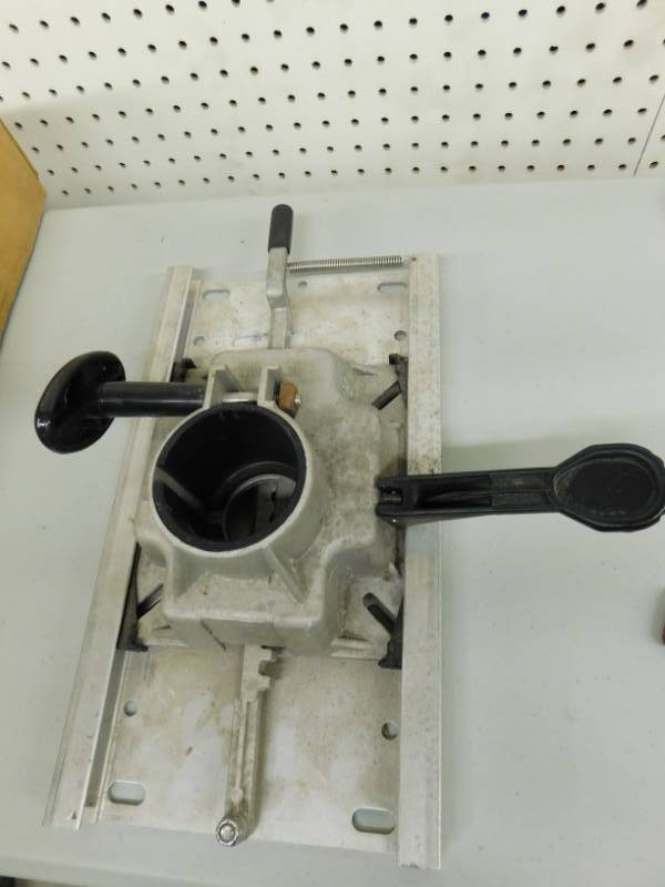lot 40 image: Swivl-Eze Adjustable Boat Seat Mount