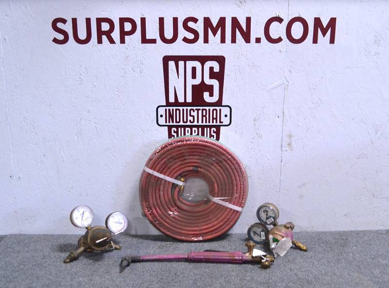 lot 32 image: Victor Cutting Torch w 2 Regulators and New 50 Hose