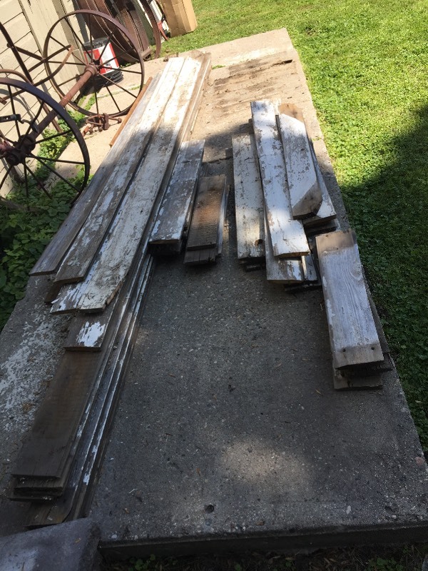 lot 8 image: Barn Wood