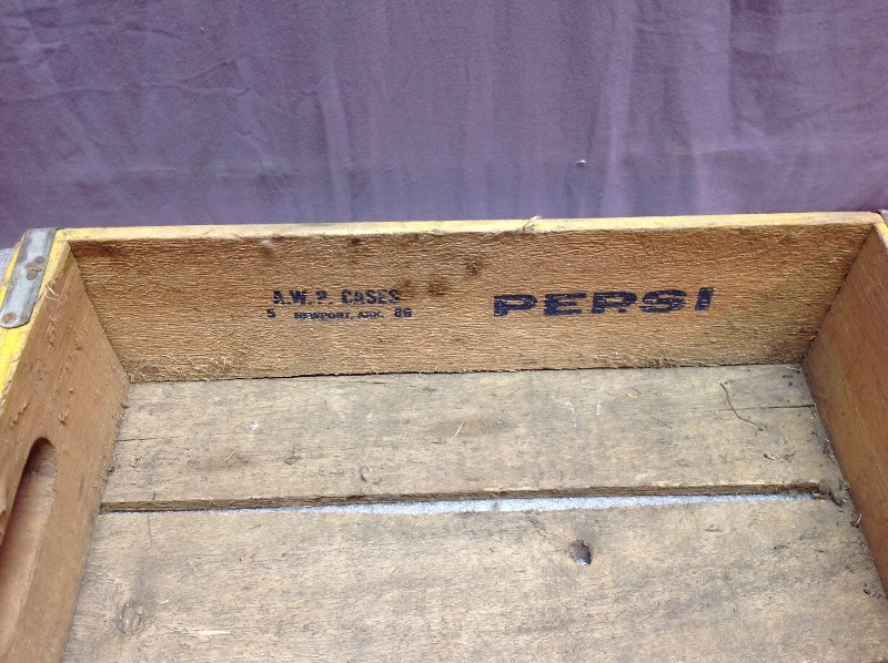 lot 27 image: Wood Pepsi Crate