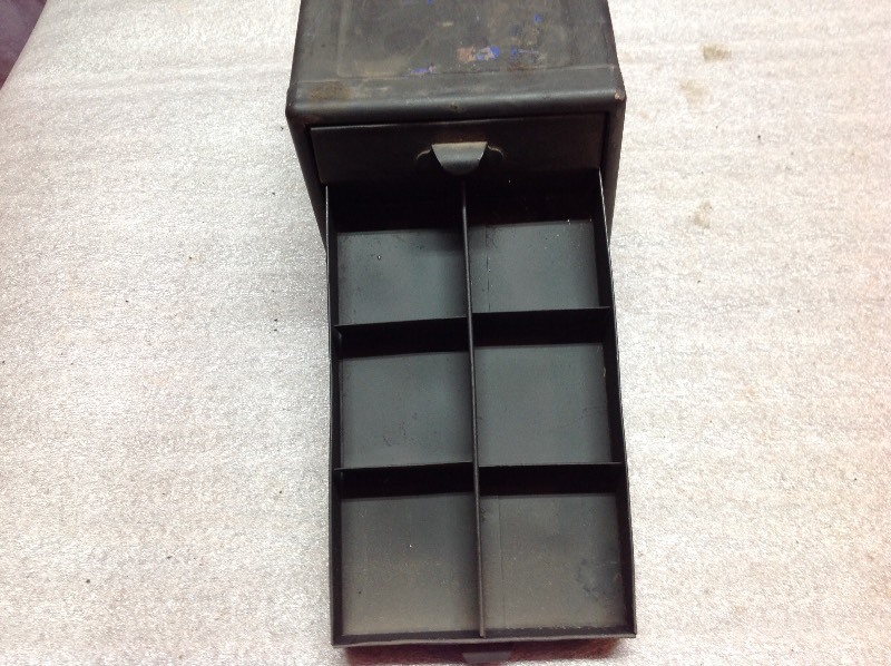 lot 28 image: Small Metal Organizer