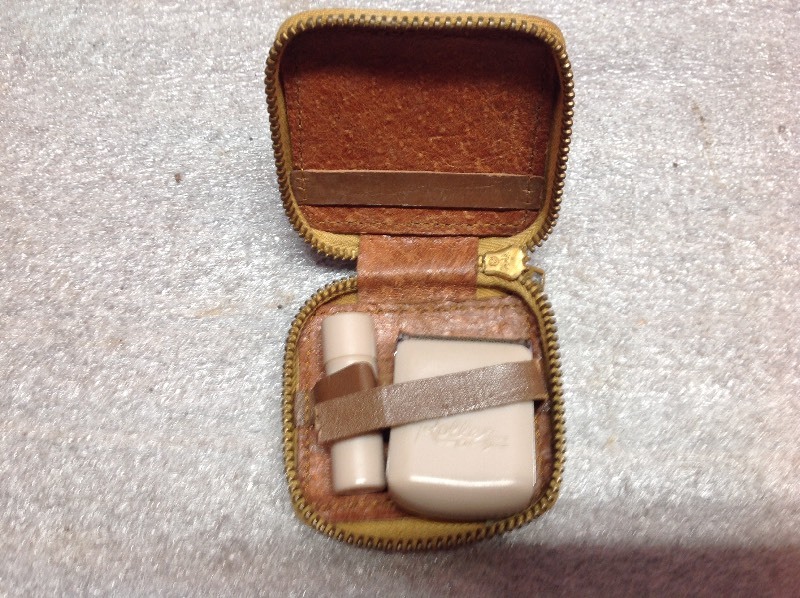 lot 42 image: Vintage Roller D-5 Pocket Shaver in Case