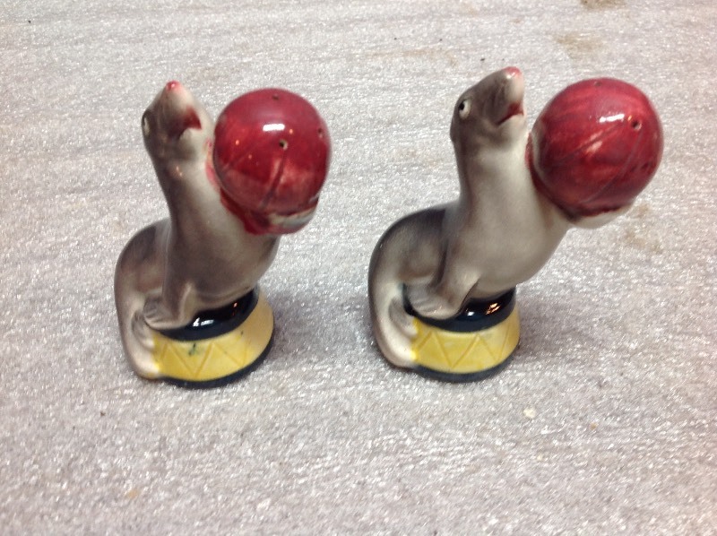 lot 44 image: Salt & Pepper Shakers