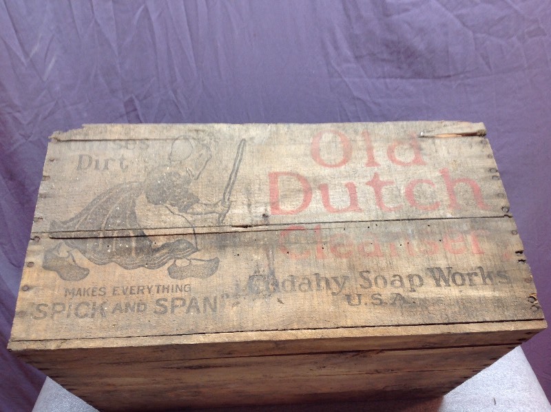 lot 65 image: Vintage Wood Box