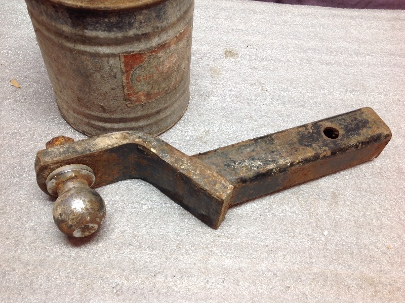 lot 75 image: Receiver Hitch & Old Gas Can