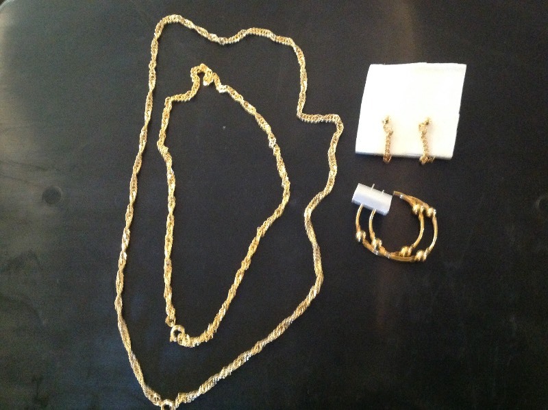 lot 203 image: Gold Chains & Earrings