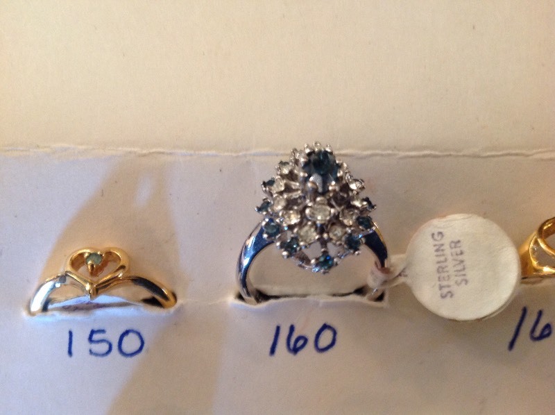 lot 205 image: 6 Womens Rings