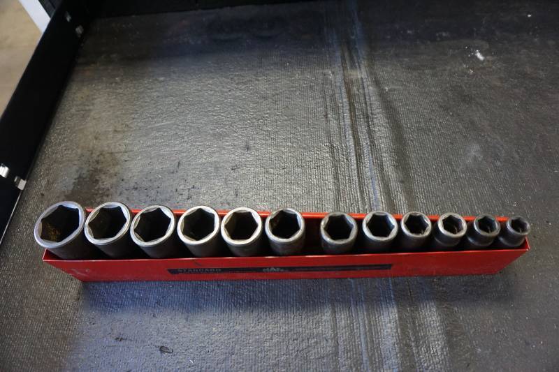 lot 19 image: Mac Tools Brand 11 PC Impact Wrench Socket Set With Metal Case