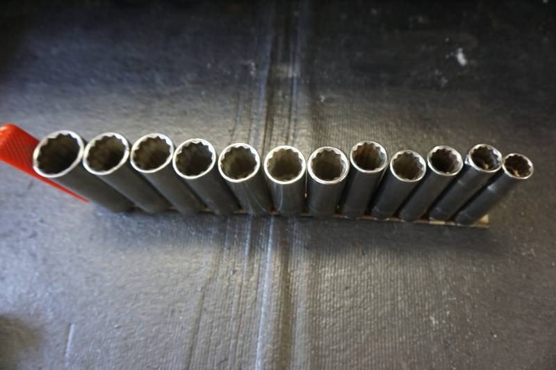 lot 22 image: Craftsman 12 PC Deep Metric Socket Set