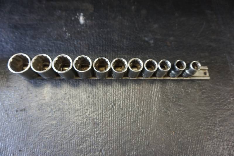 lot 39 image: Craftsman 11 PC Metric Socket Set