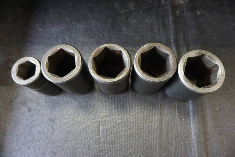 lot 44 image: Mac Tools Brand HD Impact Wrench Axle Nut Socket Set