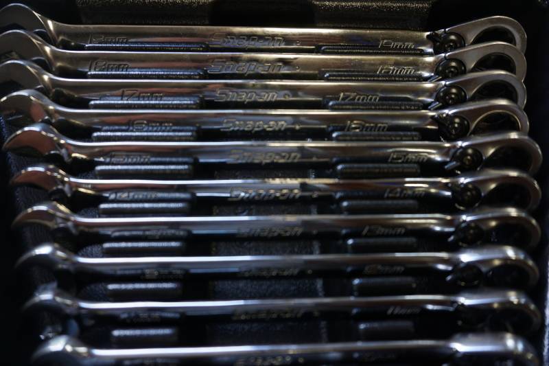 lot 72 image: Snap On Tools 10 PC Combination Open End Ratchet Metric Wrench Set Sizes