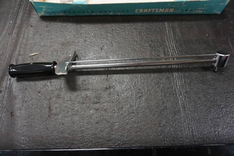 lot 144 image: Craftsman 0 - 150 ft lbs Torque Wrench