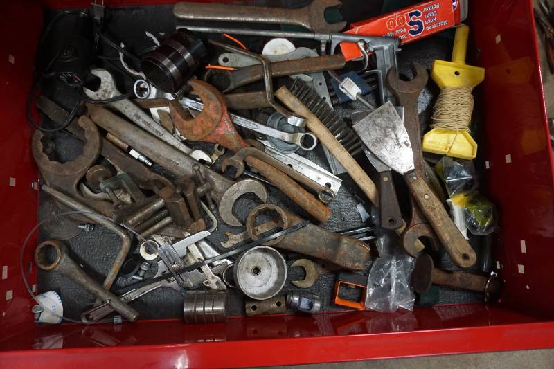lot 212 image: Large Lot of Heavy Duty Large Scale Tools & Hardware